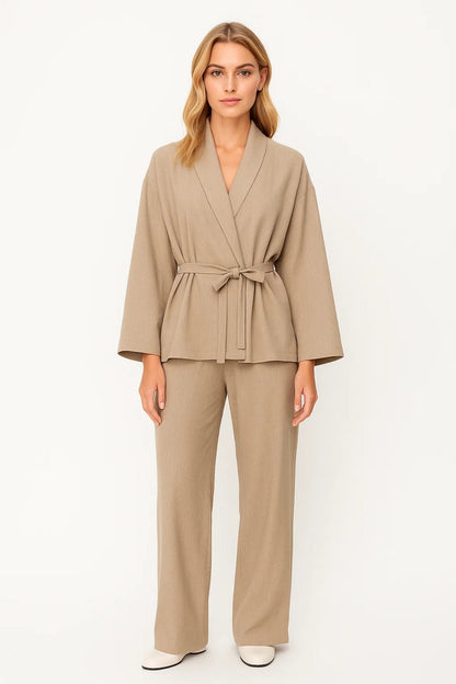 Sophie | Élégant Ensemble Tailleur Femme avec Veste Ceinturée et Pantalon Ample 0