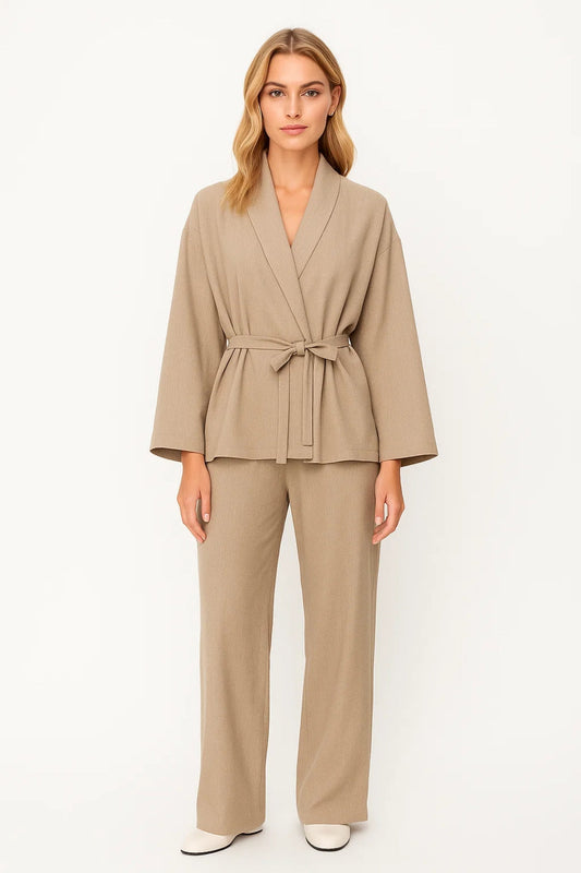 Sophie | Élégant Ensemble Tailleur Femme avec Veste Ceinturée et Pantalon Ample 0